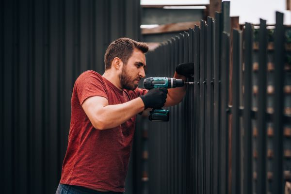 Metal Fence Assembly